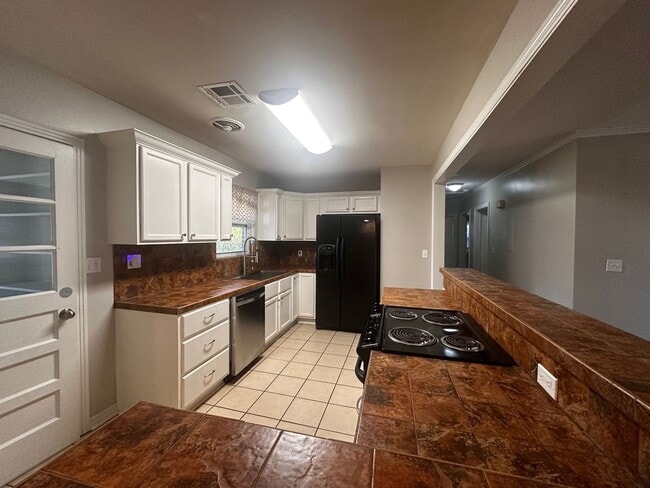 Building Photo - 2113 Hagan Dr