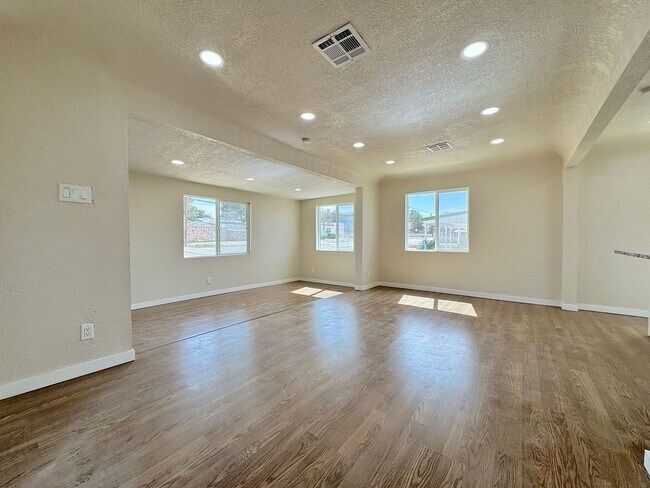 Foto del edificio - 2215 Marr St