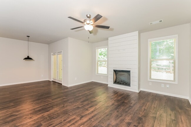 Building Photo - 1187 Spring Marsh Ct NE