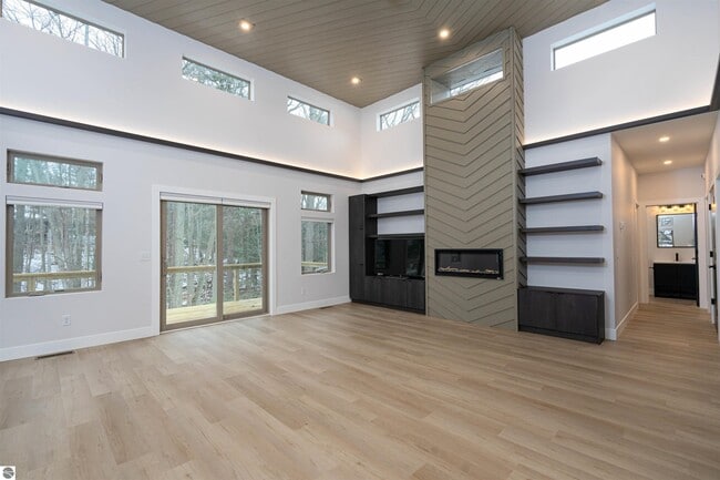 Building Photo - 1846 Alpine Rd