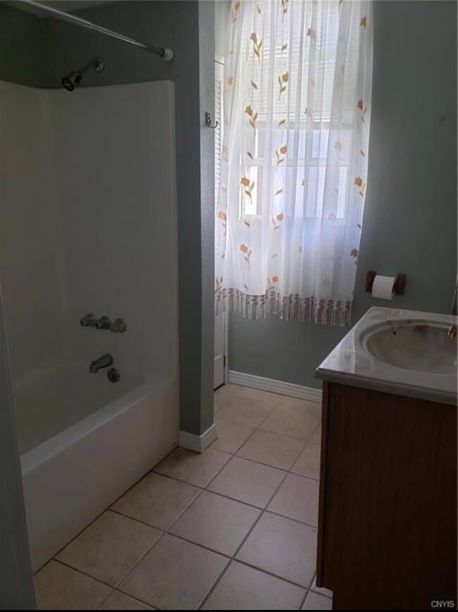 Building Photo - 1184 Kossuth Ave