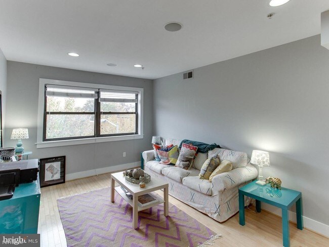 Foto del edificio - 1520 Independence Ave SE