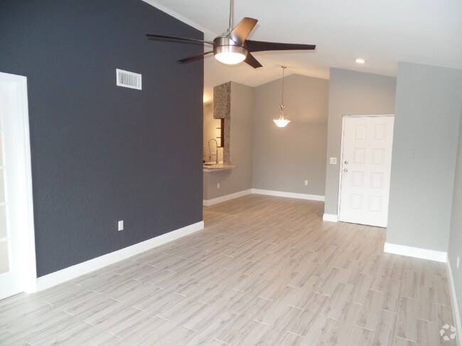 Building Photo - 2803 N Oakland Forest Dr
