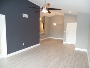Building Photo - 2803 N Oakland Forest Dr
