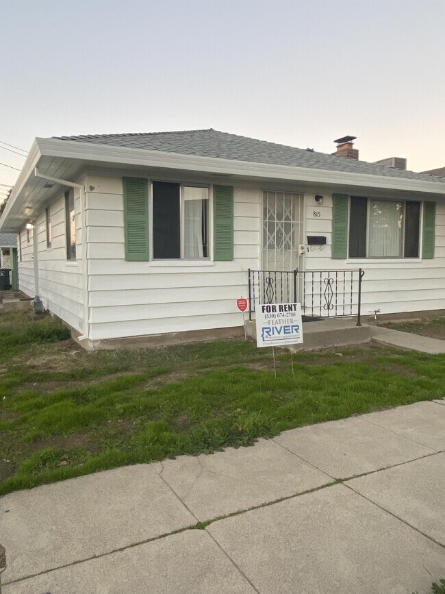Building Photo - 815 8th St