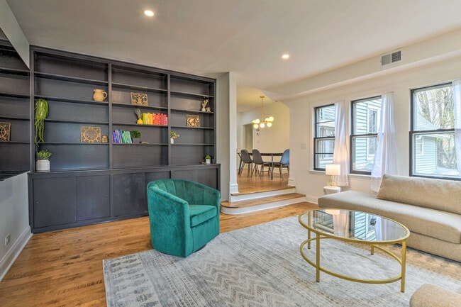 Building Photo - 1129 Augusta St