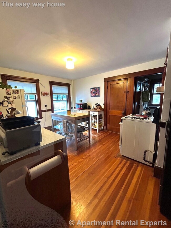 Building Photo - 475 Huron Ave