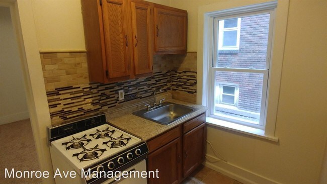 Building Photo - 976 Monroe Ave