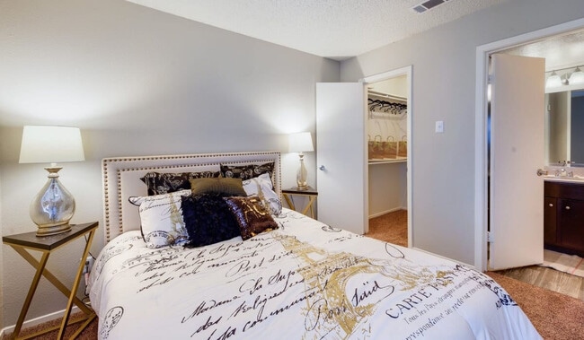 Building Photo - Holbrook Apartment Homes