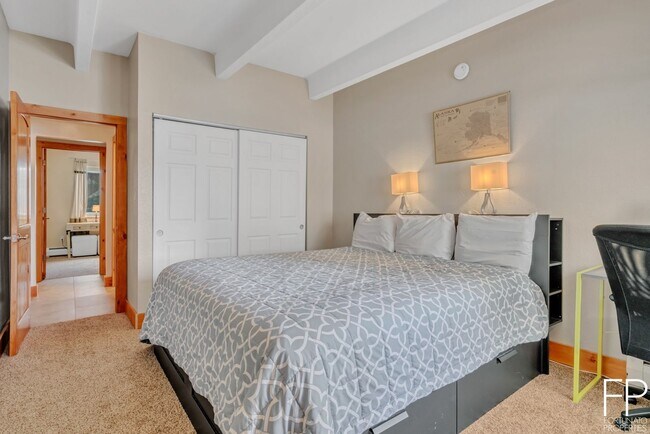 Foto del edificio - Views of Lake Dillon! Furnished! Hot tub! All Utilities Included!