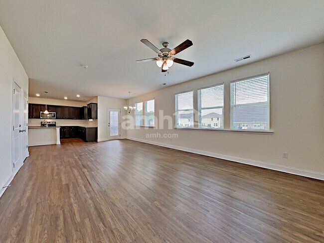 Building Photo - 106 Samara Ln