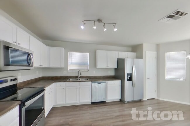 Building Photo - 4151 E Aragonite Ln