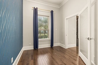 Building Photo - 8550 Ridgepoint Dr