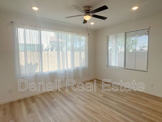 Foto del edificio - 1365 W Bluejay Dr