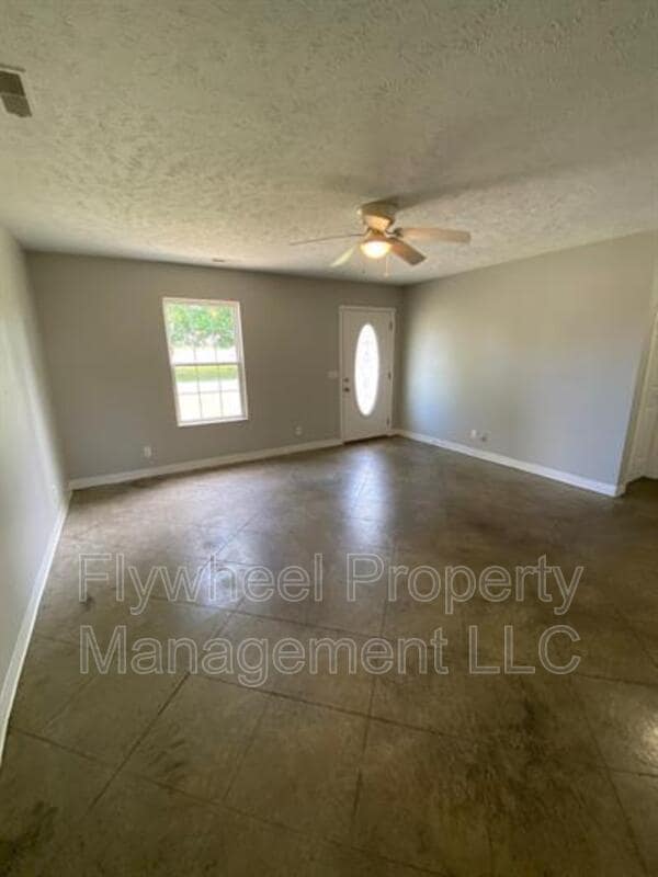 Building Photo - 2063 Leota St