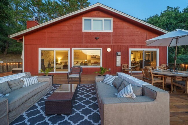 Foto del edificio - Beautiful Secluded 3 Bed 3 Bath Retreat in...