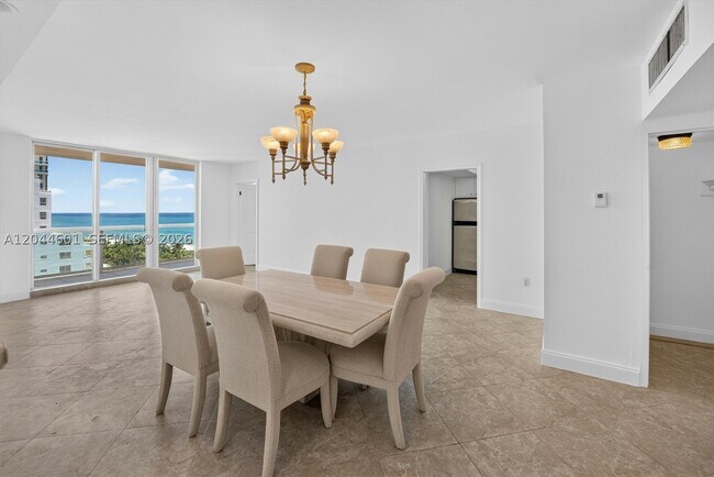 Foto del edificio - 5001 Collins Ave