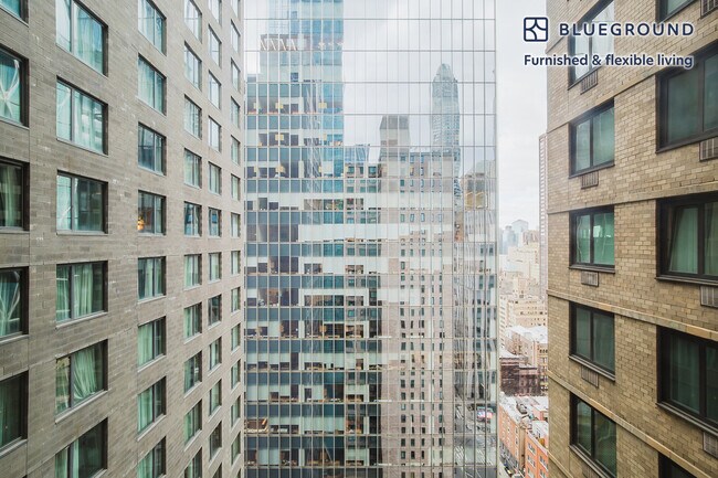 Foto del edificio - 230 W 55th St