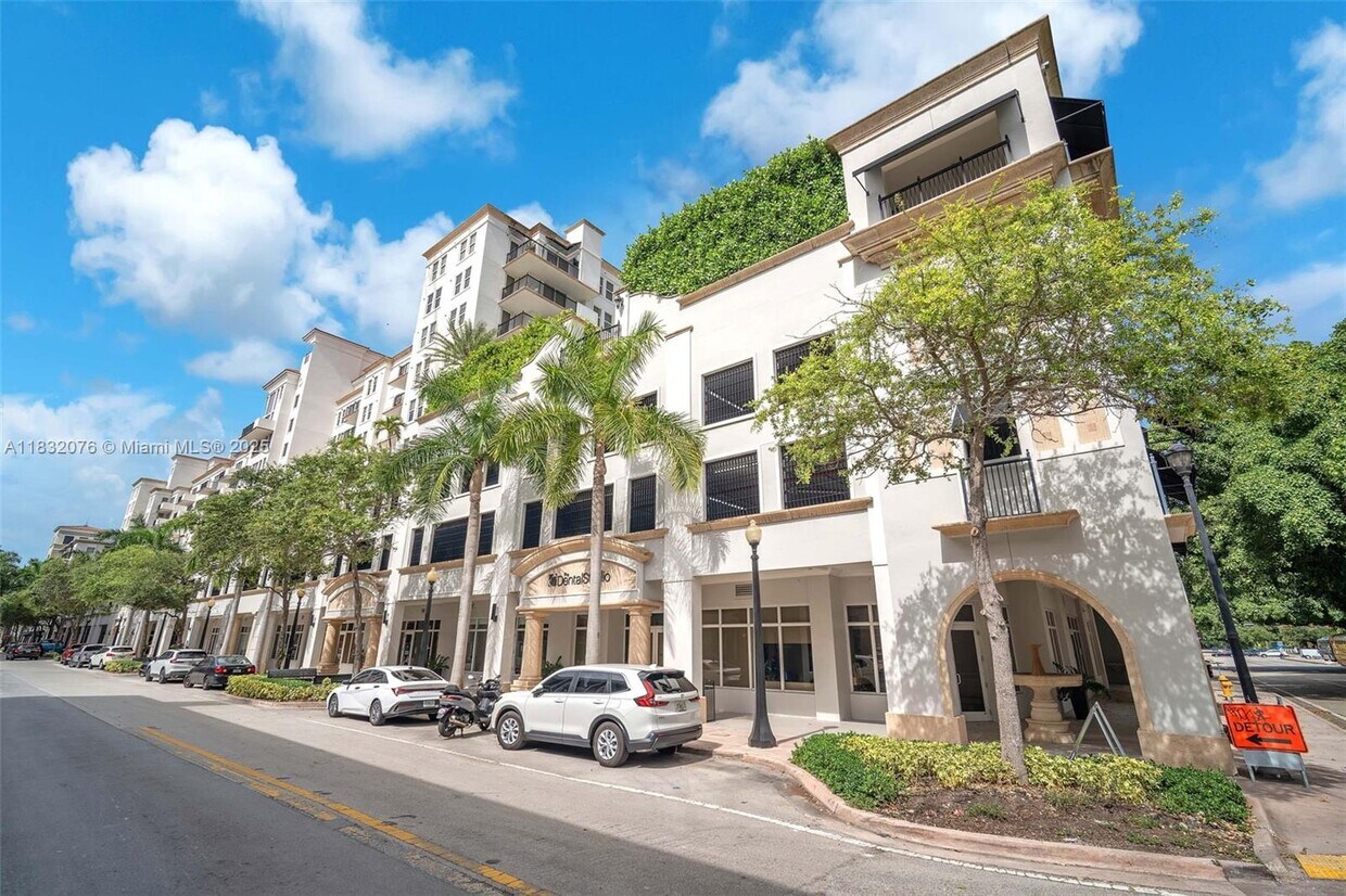 Foto principal - 4100 Salzedo St