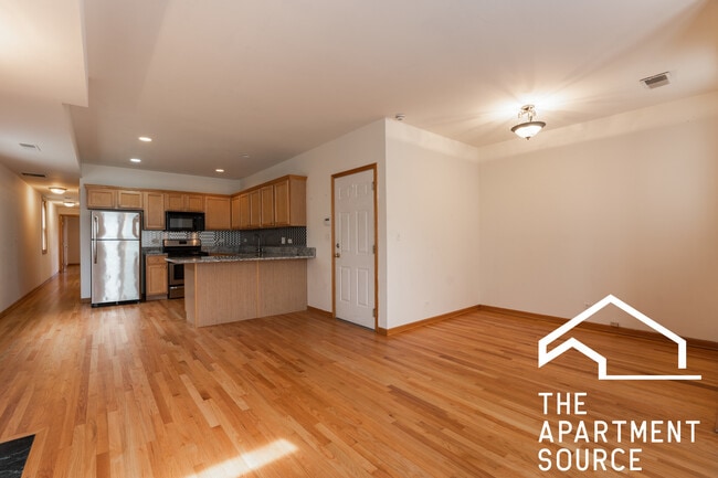 Building Photo - 3117 N Damen Ave