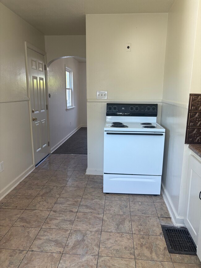 Cocina - 4002 Saint James Ave