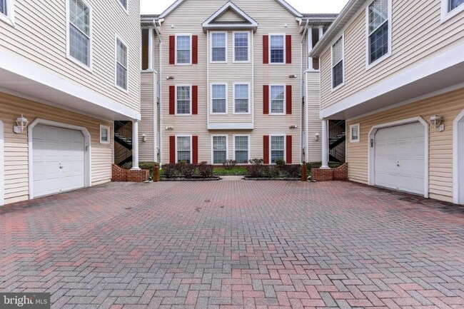Foto del edificio - 5000 Willow Branch Way