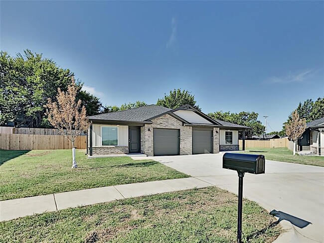 Building Photo - 1324 NW 111th St