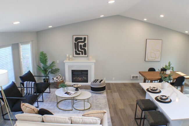 Building Photo - Amazing Everett/Mukilteo Tri-Level Home