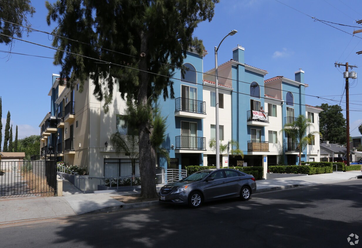 Building Photo - 6825 Baird Ave