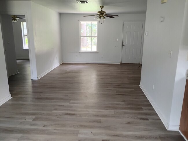 Sala de estar - 4480 Benton Dr