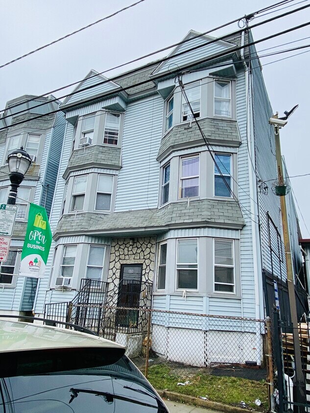 Primary Photo - 844 Mount Prospect Ave