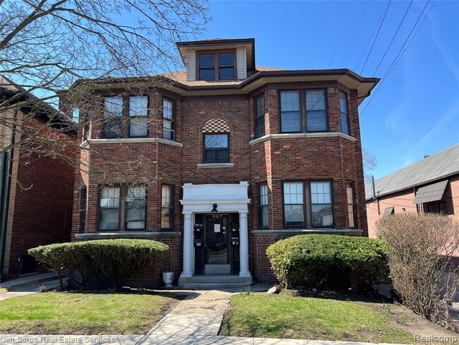 Building Photo - 987 Beaconsfield Ave
