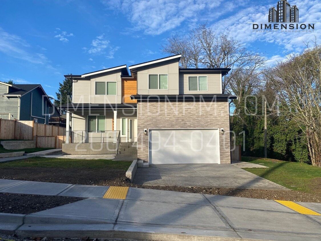 Foto principal - 5811 27th St NE