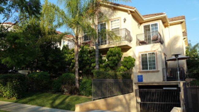 Building Photo - 720 E Santa Anita Ave