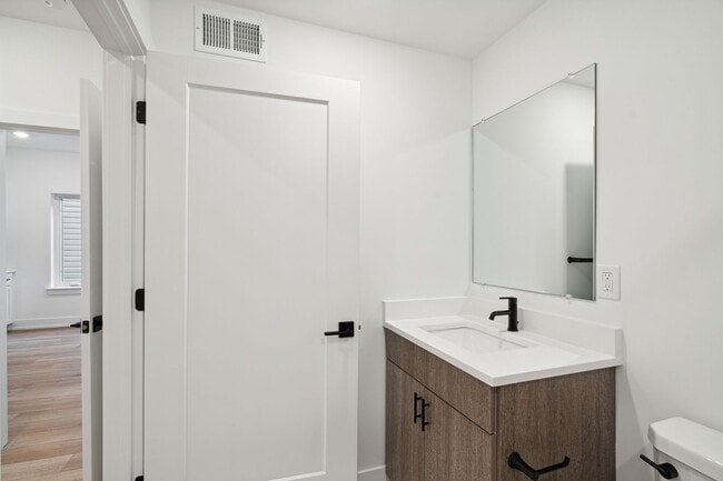 Interior Photo - The Crown on Leland