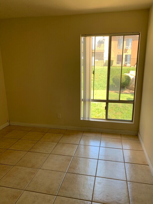 Foto del edificio - 1051 Rock Springs Rd