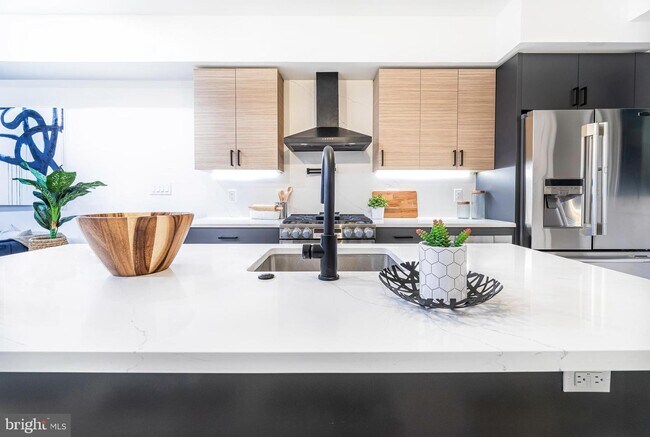 Building Photo - 1507 Christian St