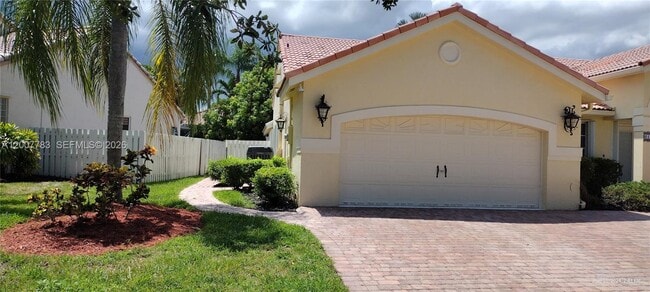 Building Photo - 659 Verona Pl