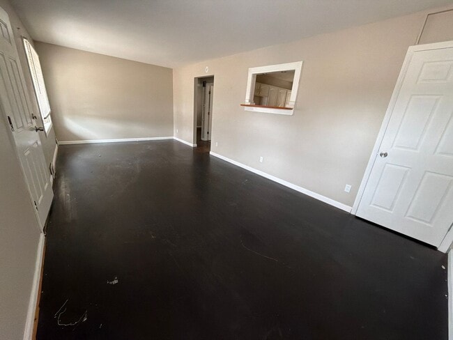 Building Photo - Two Bedroom & 1.5 Baths, Finished Basement!