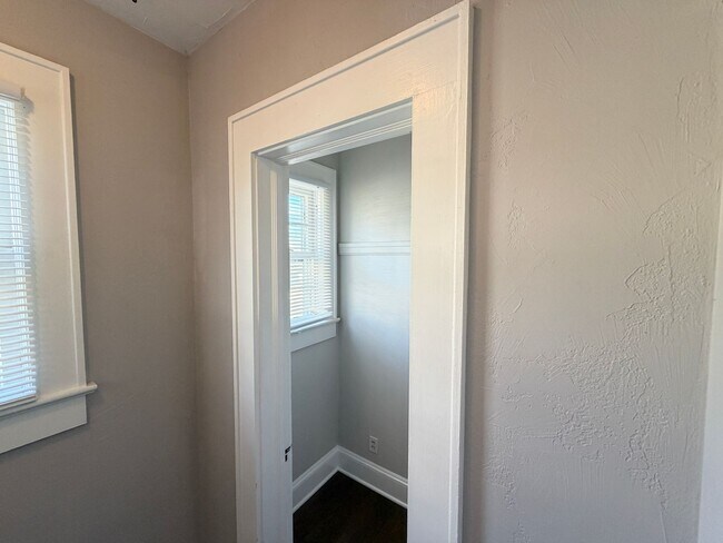 Foto del edificio - Statesville Downtown - 2BR / 1BA