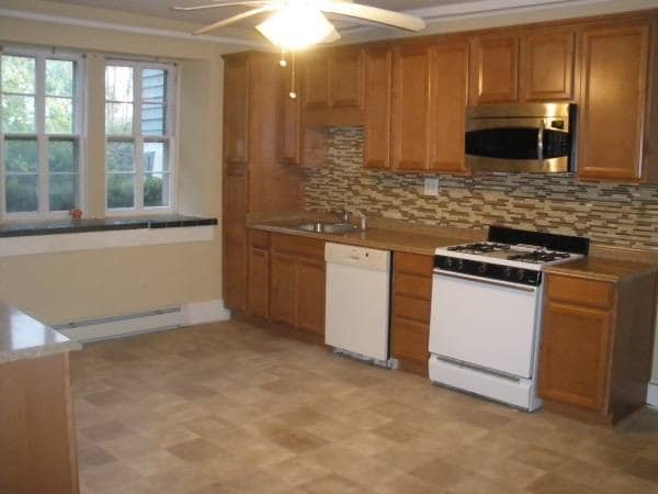 Primary Photo - 26 S Buckhout St