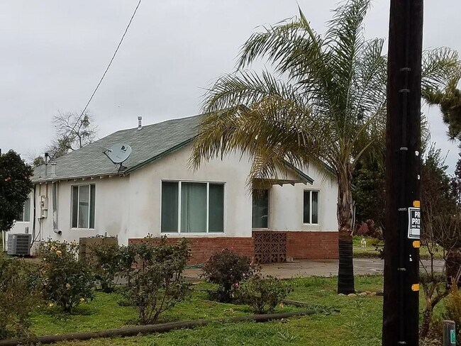 Foto del edificio - Country Home For Rent!