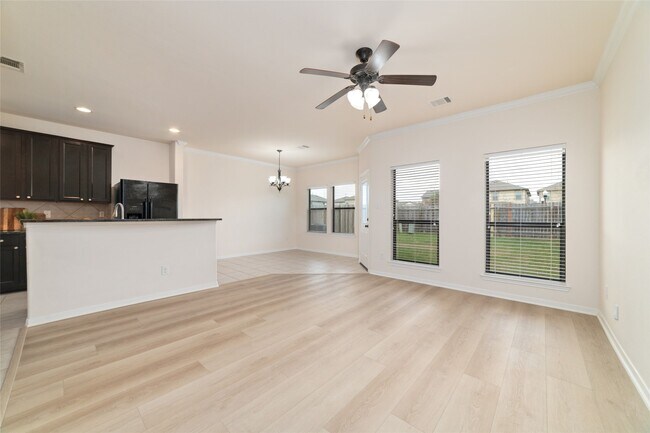 Foto del edificio - 6702 Honey Harvest Ln