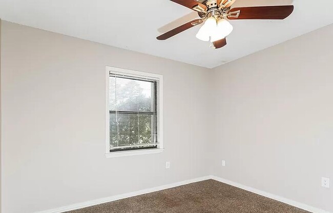 Foto del edificio - 1170 Spring Lake Cove
