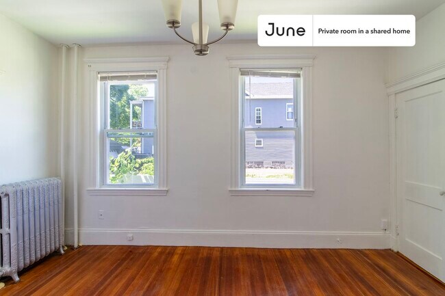 Building Photo - Room in Shared 5 bed/2 bath home