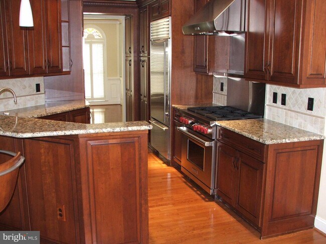 Building Photo - 1630 Colonial Hills Dr