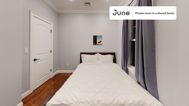 Building Photo - Private bedroom in 4 bed/1.5 bath Home