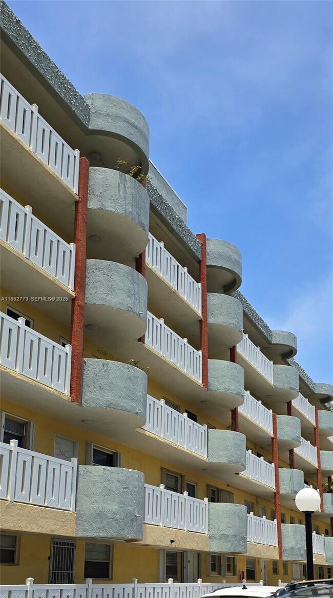 Foto del edificio - 7900 Tatum Waterway Dr