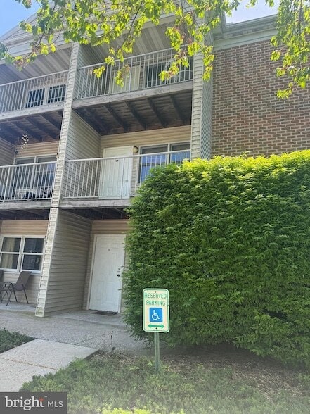 Building Photo - 2101 Cedar Run Dr