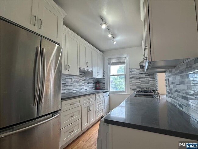 Photo - 104 E Columbia Ave Apartment